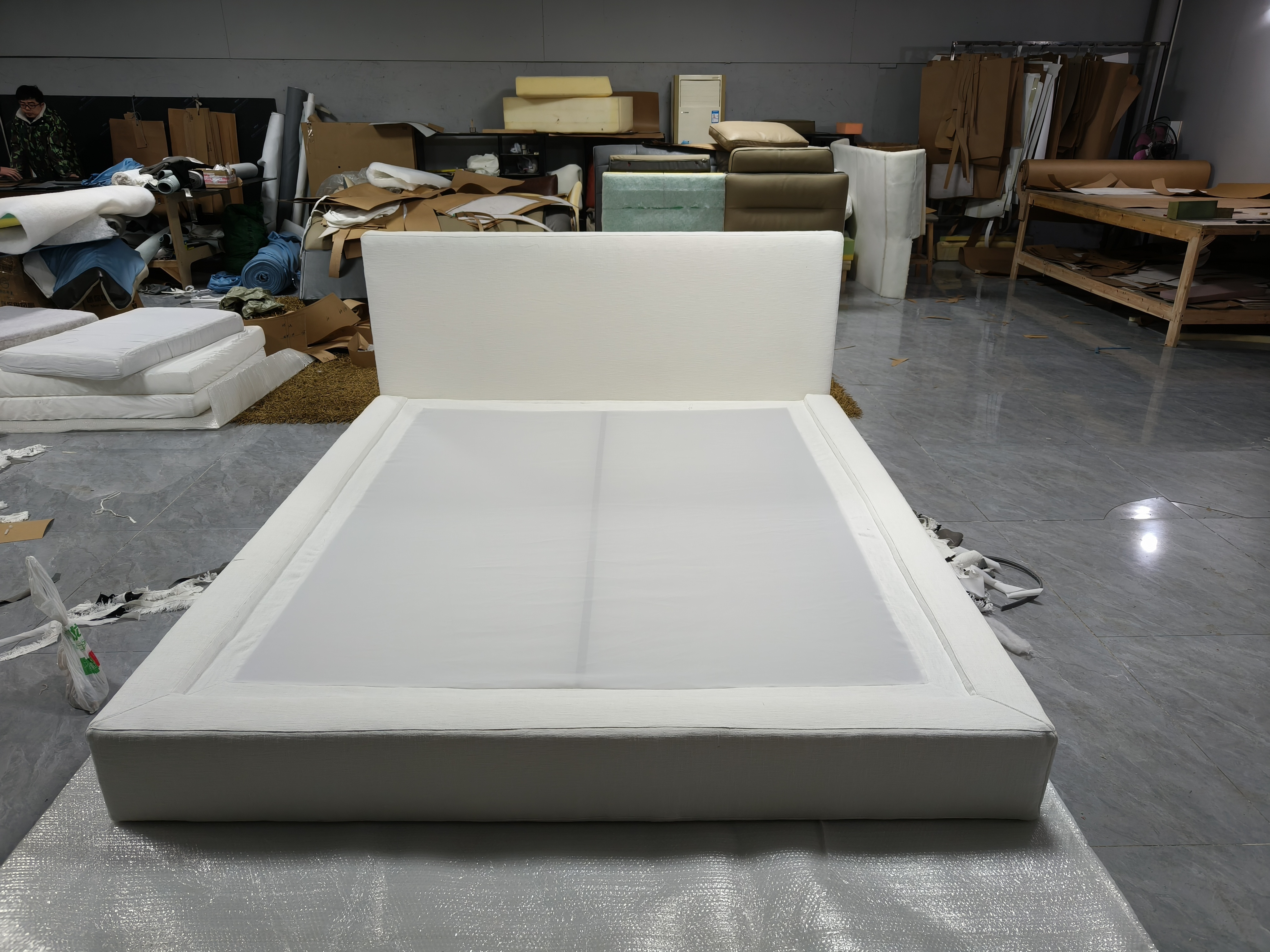 Simple Clean Comfortable Soft Floor White No Assembly Folding Easy Transport Foam Soft Bed Frame