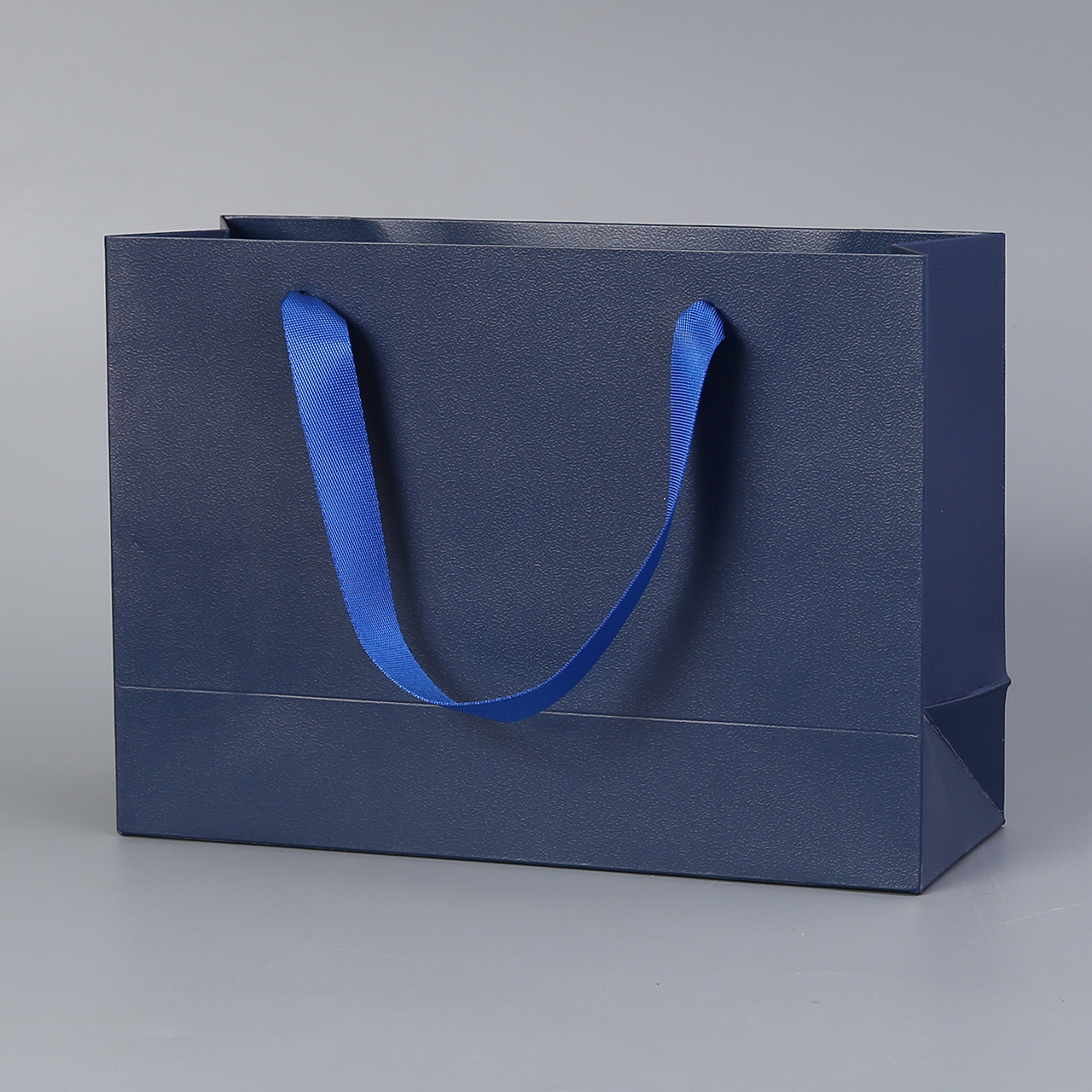 Factory Direct Sales Underwear Paper Bag Gift Jewelry Paper Luxury Logo Shopping Bag A5 Size Accept Customized Logo