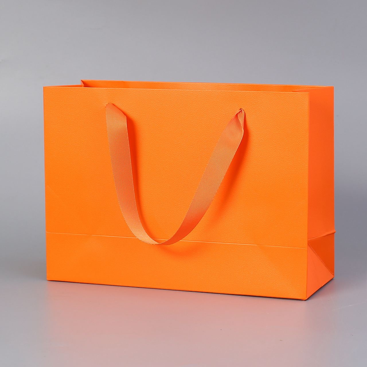 Factory Direct Sales Underwear Paper Bag Gift Jewelry Paper Luxury Logo Shopping Bag A5 Size Accept Customized Logo