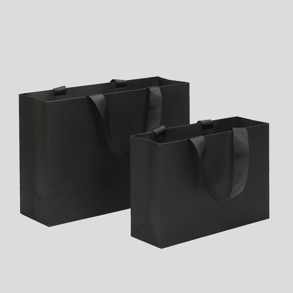 Custom Printing OEM Paper Black And White Door Gift Bag Kraft Paper Bag Kraft Shopping Bag with The Logo