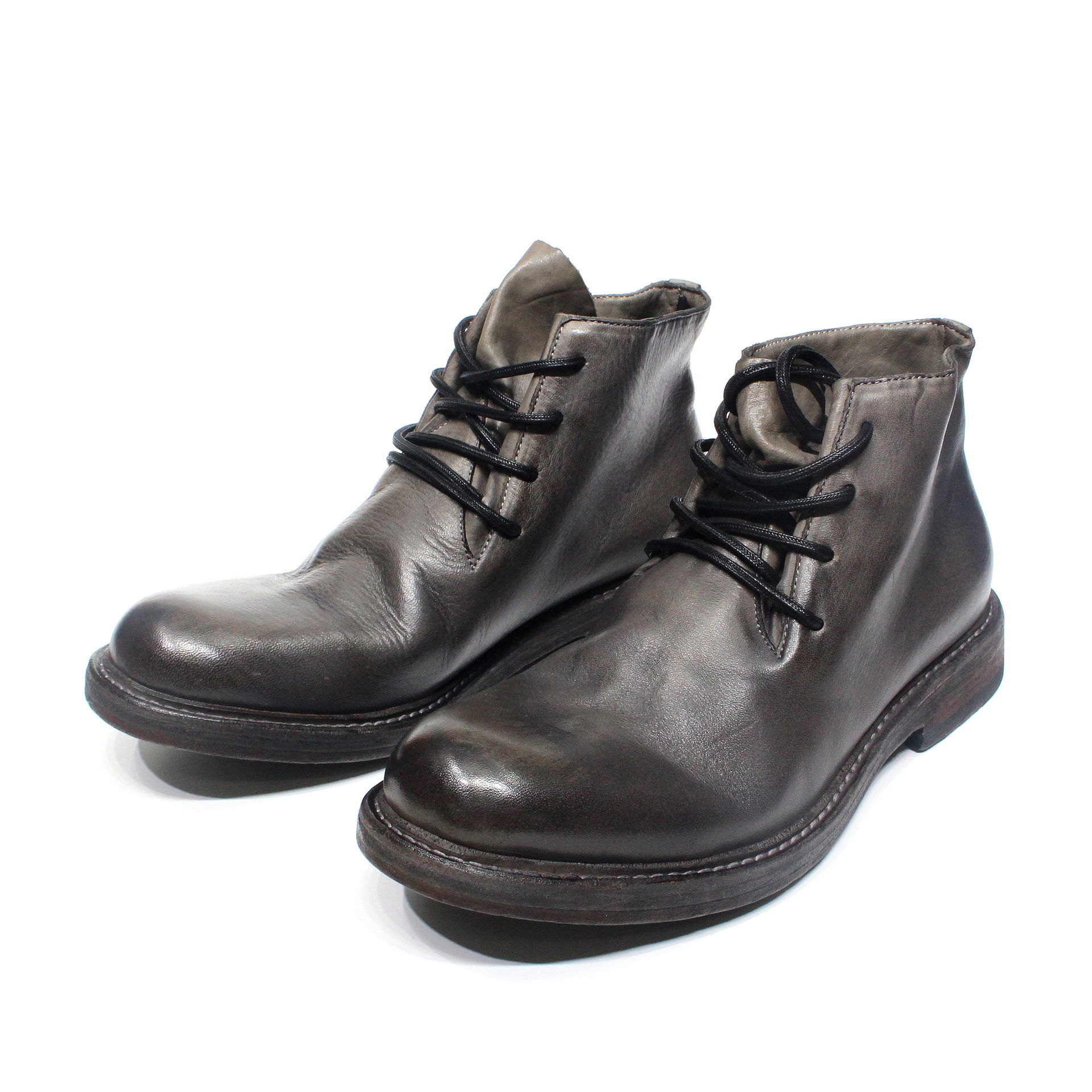 Washed Martin boots with genuine leather strap and round toe.versatile and trendy soft top comfortable leather shoes for men