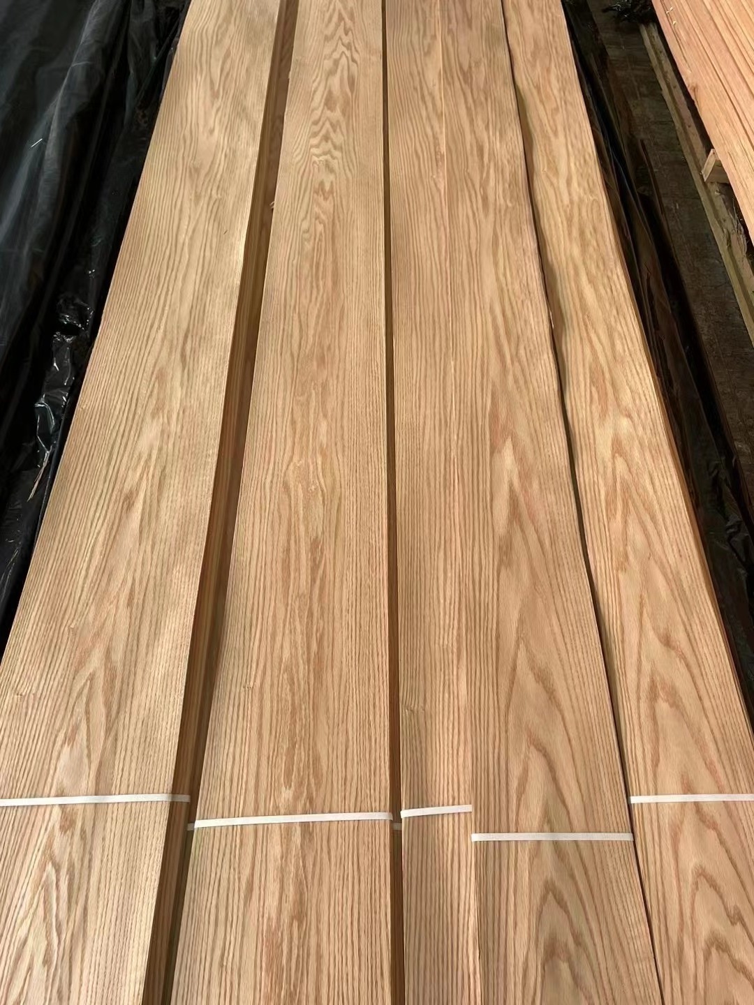 Red oak bark from the United States imported wood processing can be accepted custom for wallboard, veneer and so on