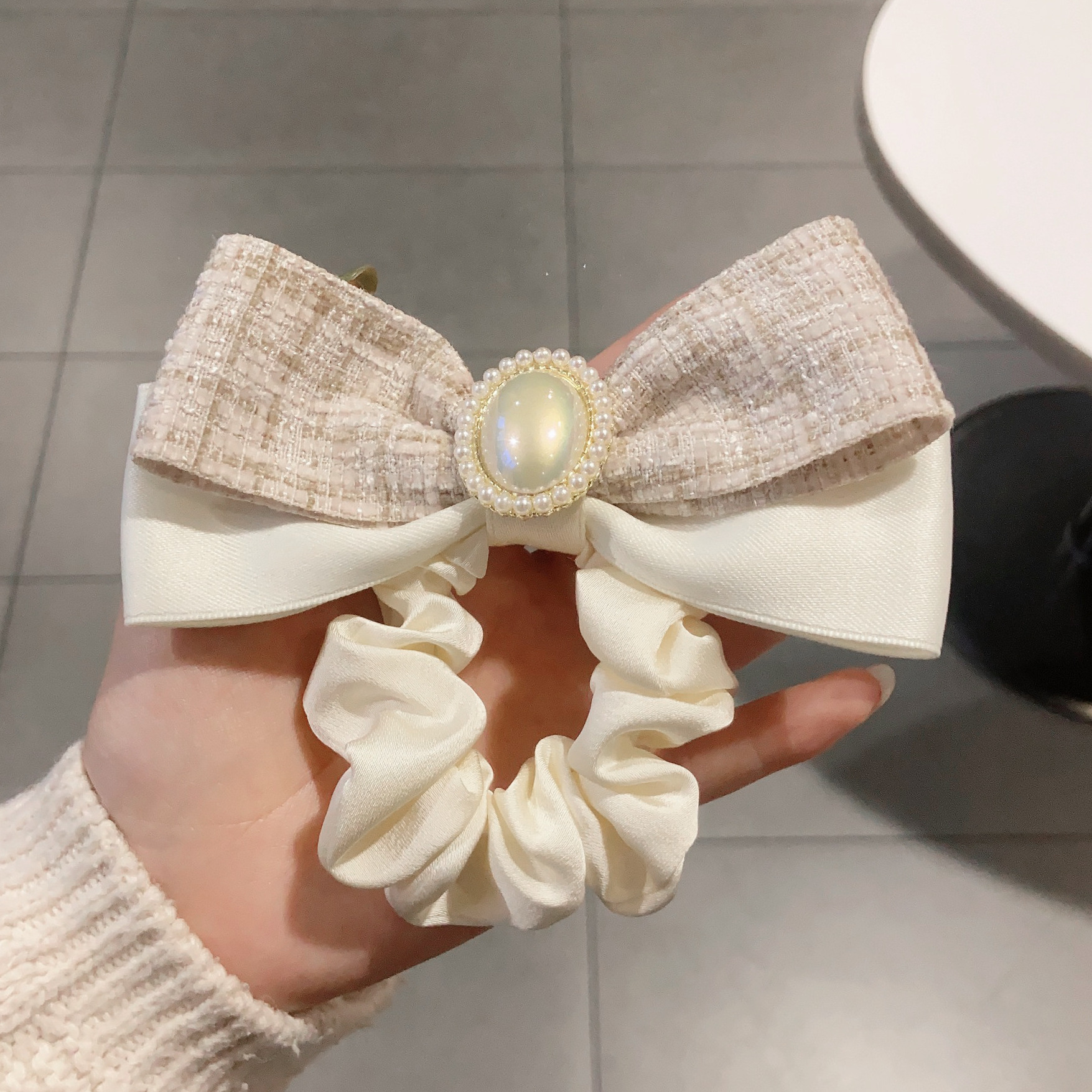 Wholesale Pearl Scrunchies Fabric Double Bowknot Elastic Scrunchies Girls Fashion Ponytail Holder Women Hair Accessories