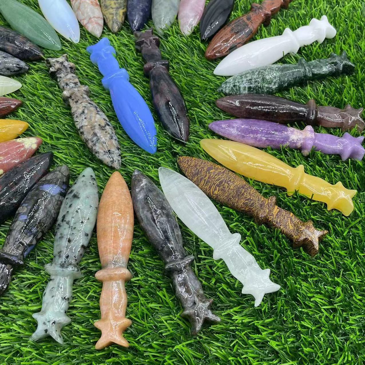 Wholesale 12cm Natural Stone Dagger Semi-precious Carved Decoration Crystal Dagger Crafts