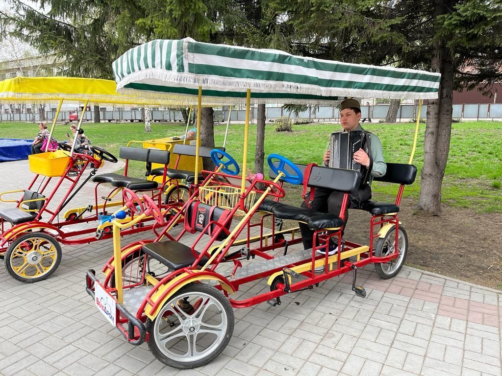 hot  sale fashion 6 seat tandem bike 6 person surrey bike tandem bicycle four wheels bicycle for sale Sightseeing bike rental