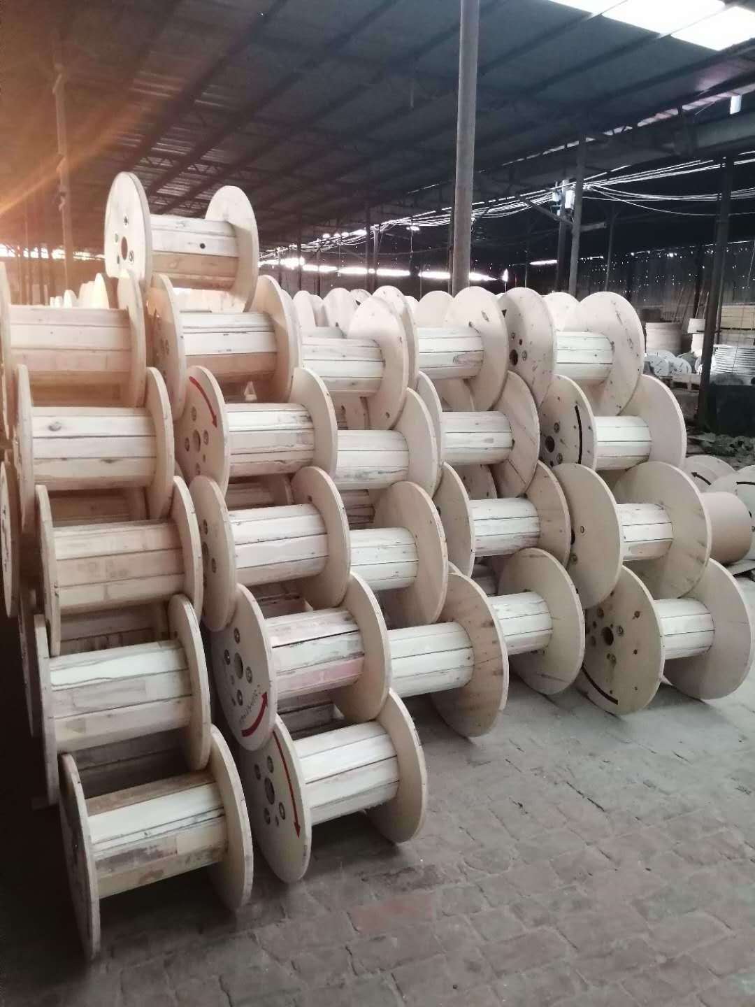 Large  dried wooden drum /Wooden Cable Spools /cable reel