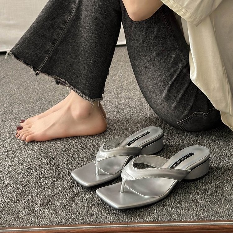 Shoes stock square head Mid-heel sandals square head thickened rubber sole retro casual fashion wholesale slippers flip flops