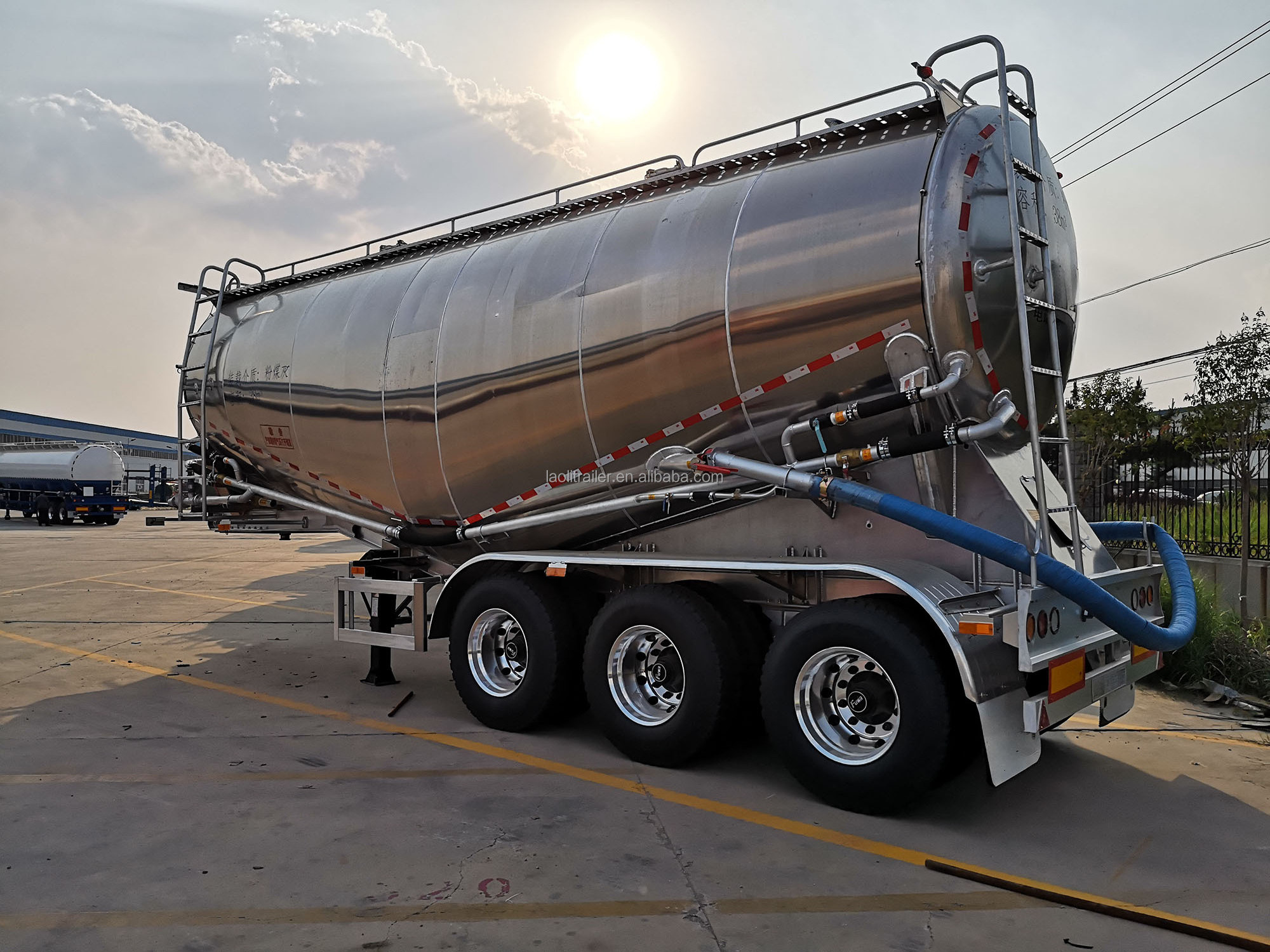 3 Axle Dry bulk cement powder tank semi trailer cement bulk  carrier aluminum cement bulker  for sale