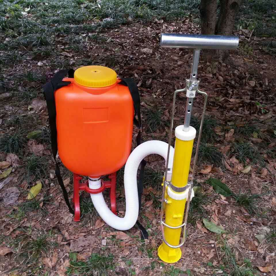 Manual Knapsack Pressure Sprayer Plastic Irrigating And Fertilizing Garden  fertilizer applicator for sale