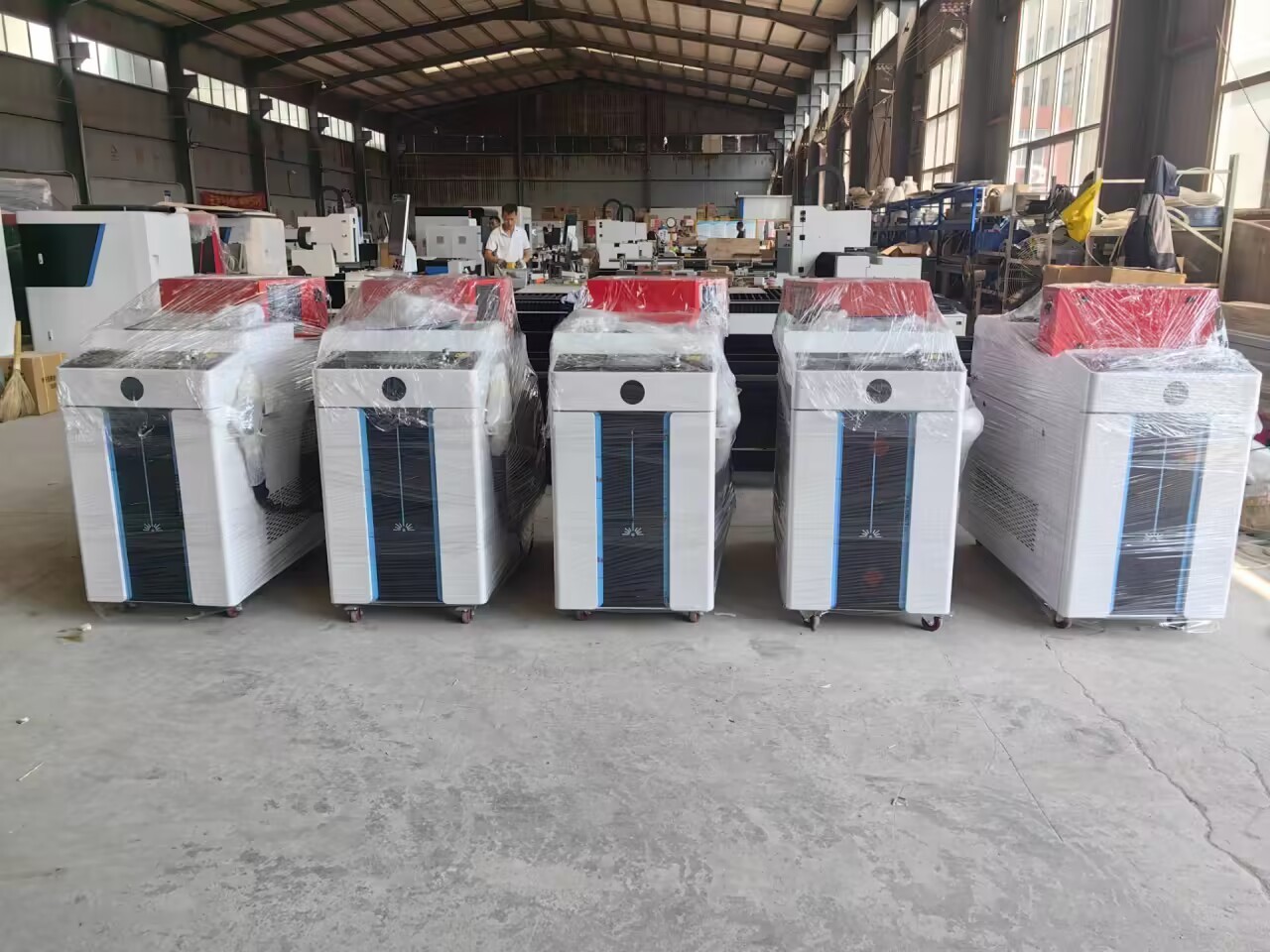 Professional high speed laser welding machine 3000w 4 in 1 / laser welding brass / air cooled laser welder laser cleaning