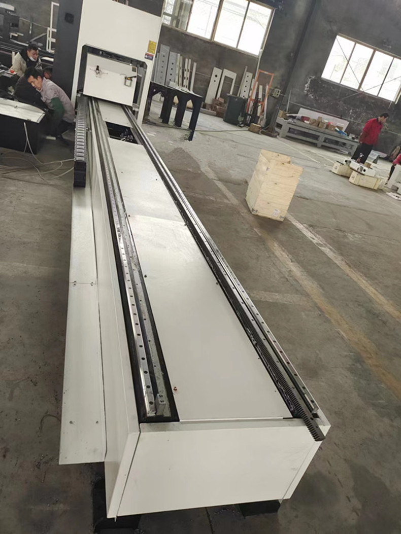 Fiber laser 1000W 1500W tube/pipe laser cutting machine metal tube laser cutting machine