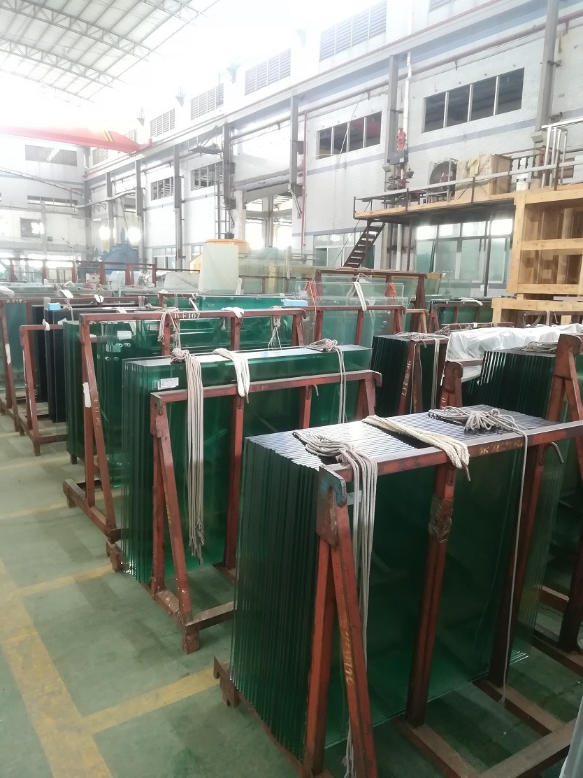 China Glass Factory Euro Grey Tinted Tempered Laminated Glass Cut To Size for Balustrade