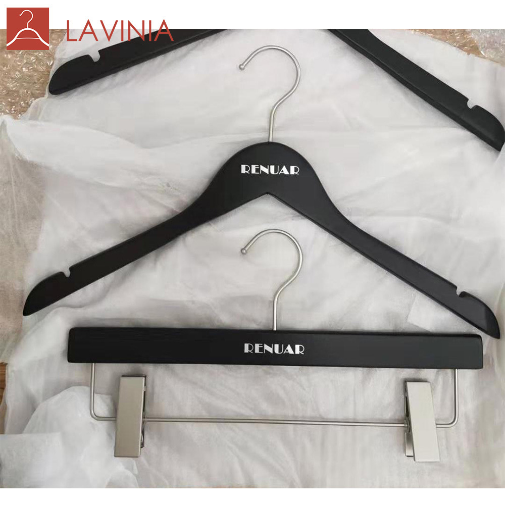 OEM Hanger Factory Black Clothes Hanger with Flat Hook and Silver Print Logo black wooden hanger