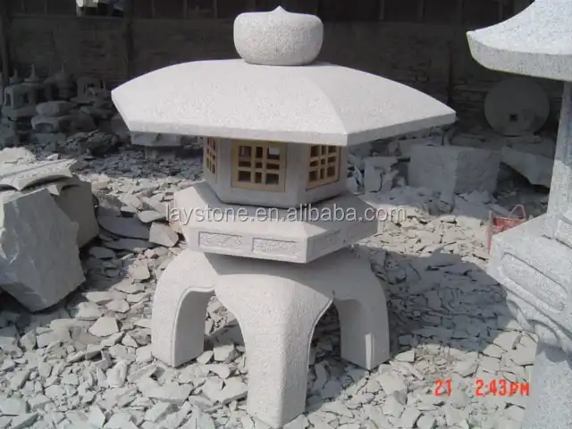 Classic grey granite Japanese stone lantern outdoor garden decorated with pagoda lamp posts