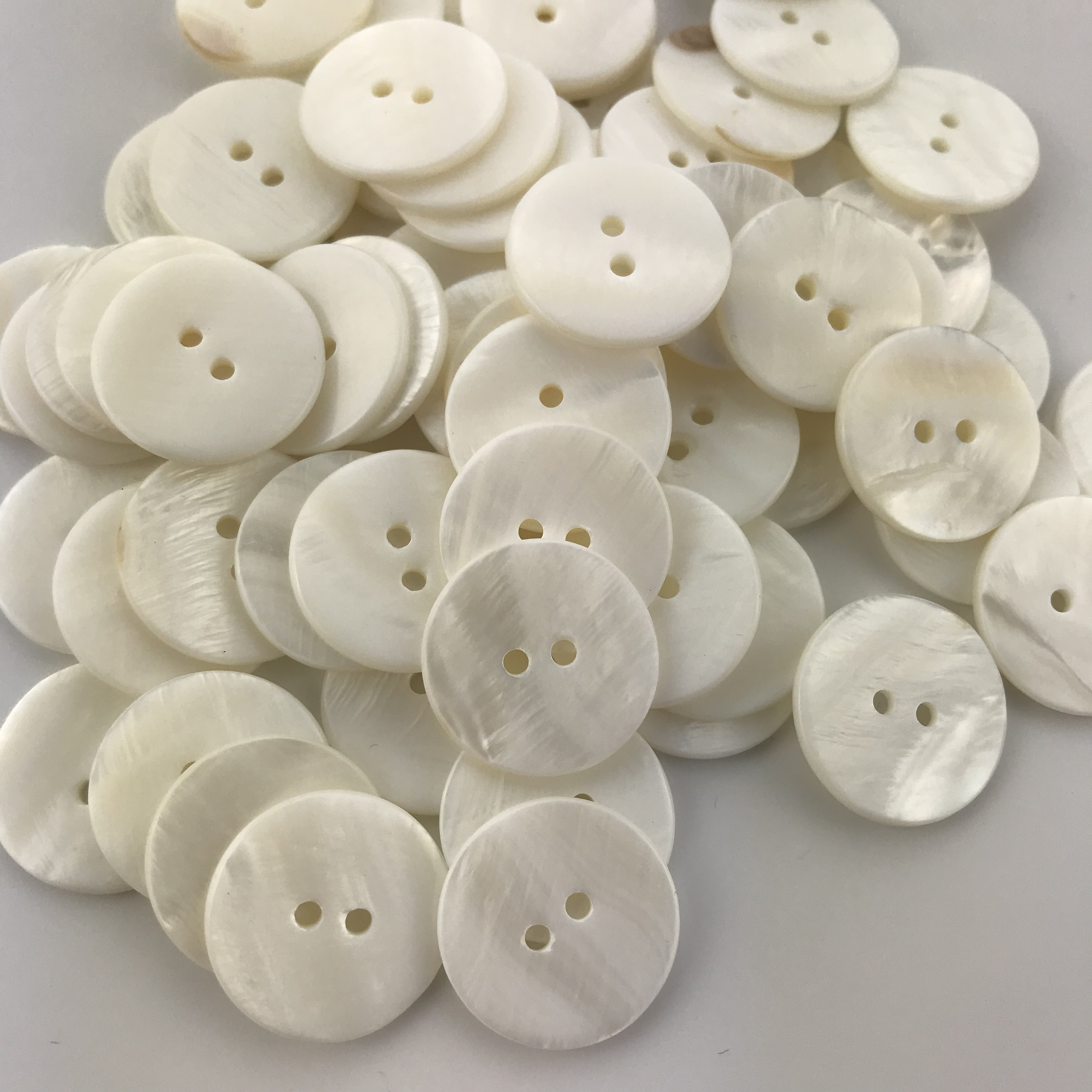 Wholesale Natural agoya shell button 2 holes for shirt,Round natural abalone 4 hole with thin side shell buttons