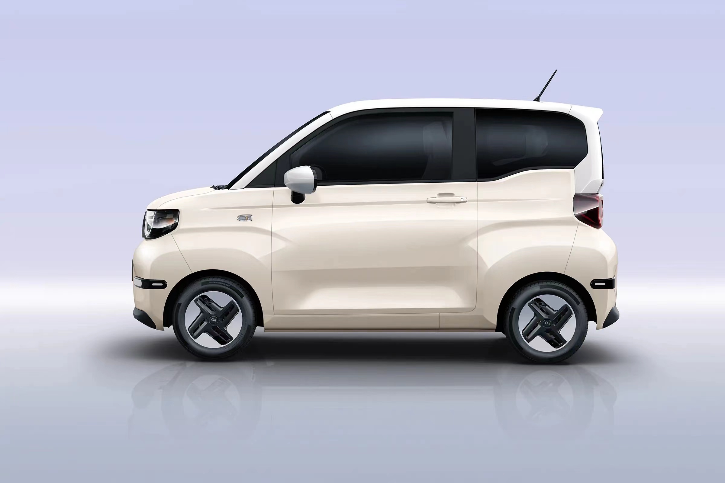 Ev New Mini Car Chery QQ Ice Cream 3-door 4-seater 20kw Mini Electric New Energy Mini Car