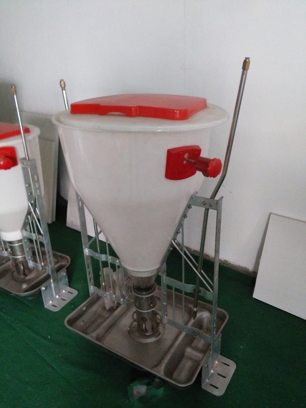 PP+SS304 100 L capacity automatic dry wet  animal feeder galvanized for livestock feeders