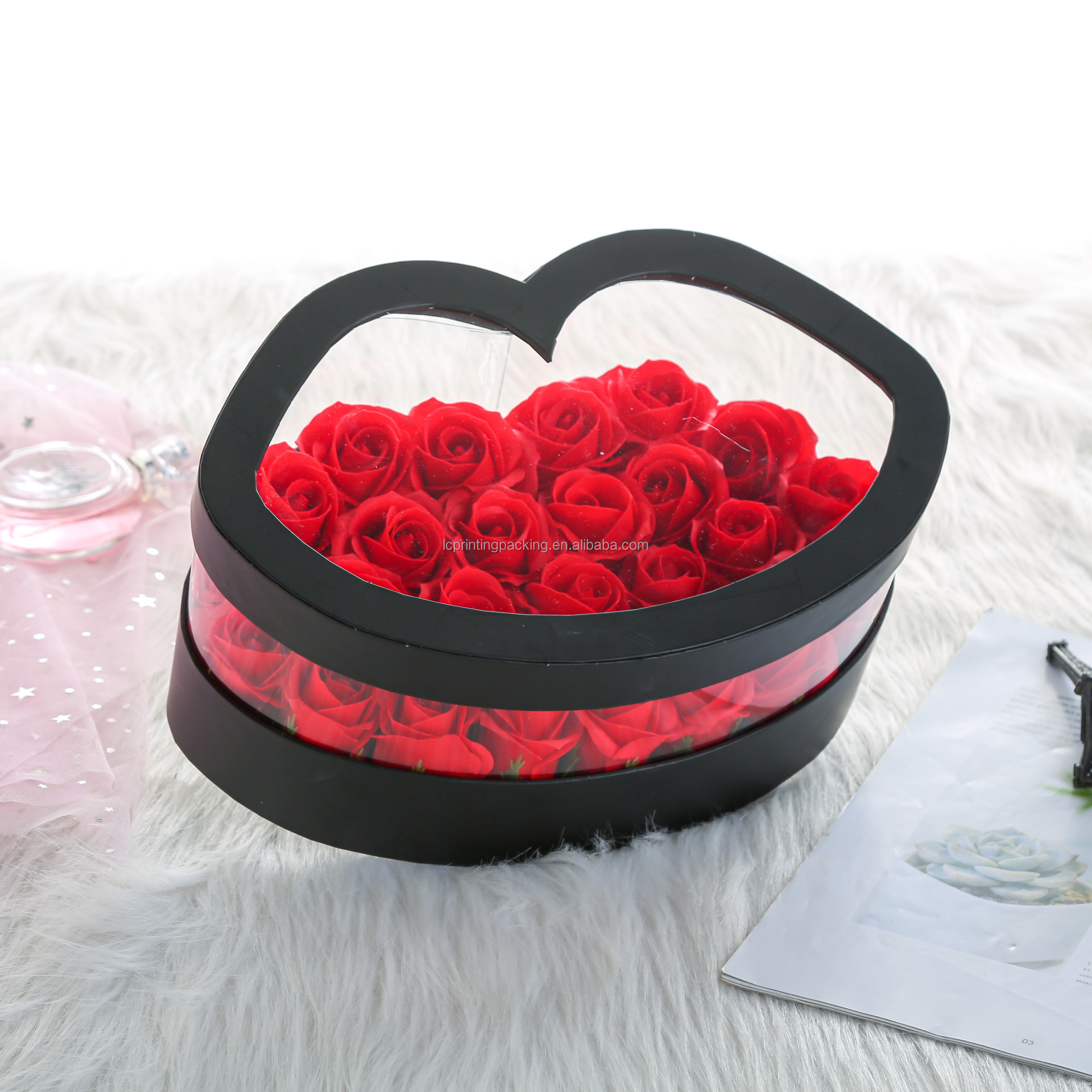 2022 New Arrival Valentine's Day Flower Packaging Kiss Lip Shape Wedding Gift Box Cardboard Paper Box With Clear Pvc Top