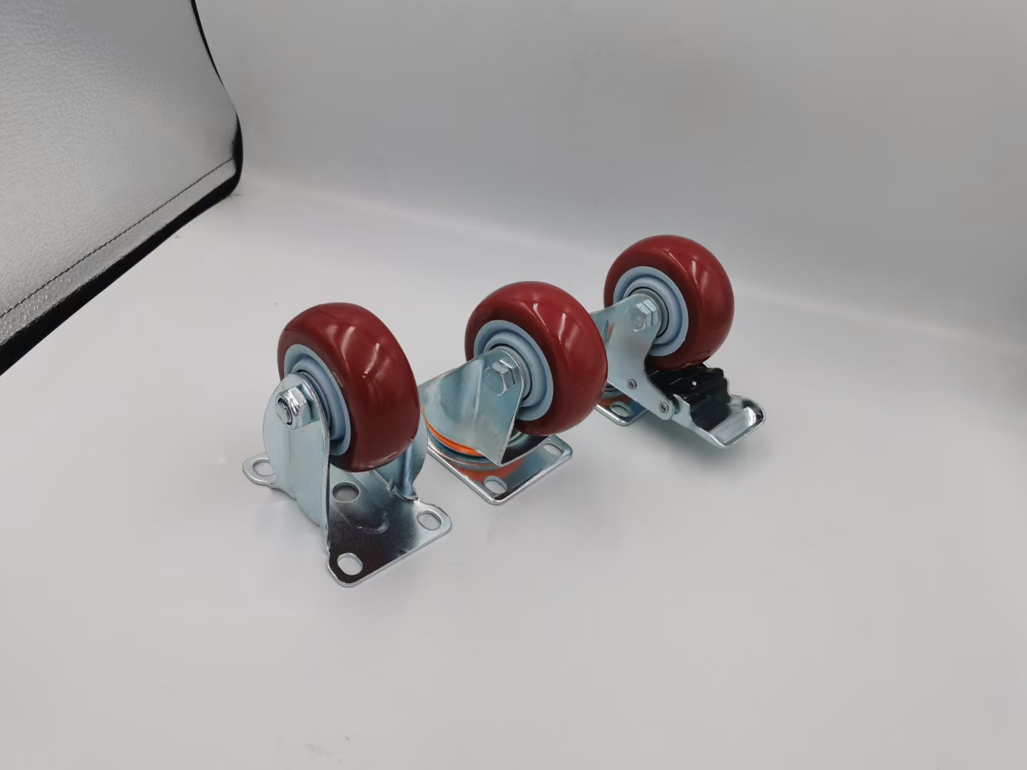 Custom 1500lbs 3 inch Heavy Duty Lockable Bearing Casters Wheels with Brakes for Furniture and Workbench