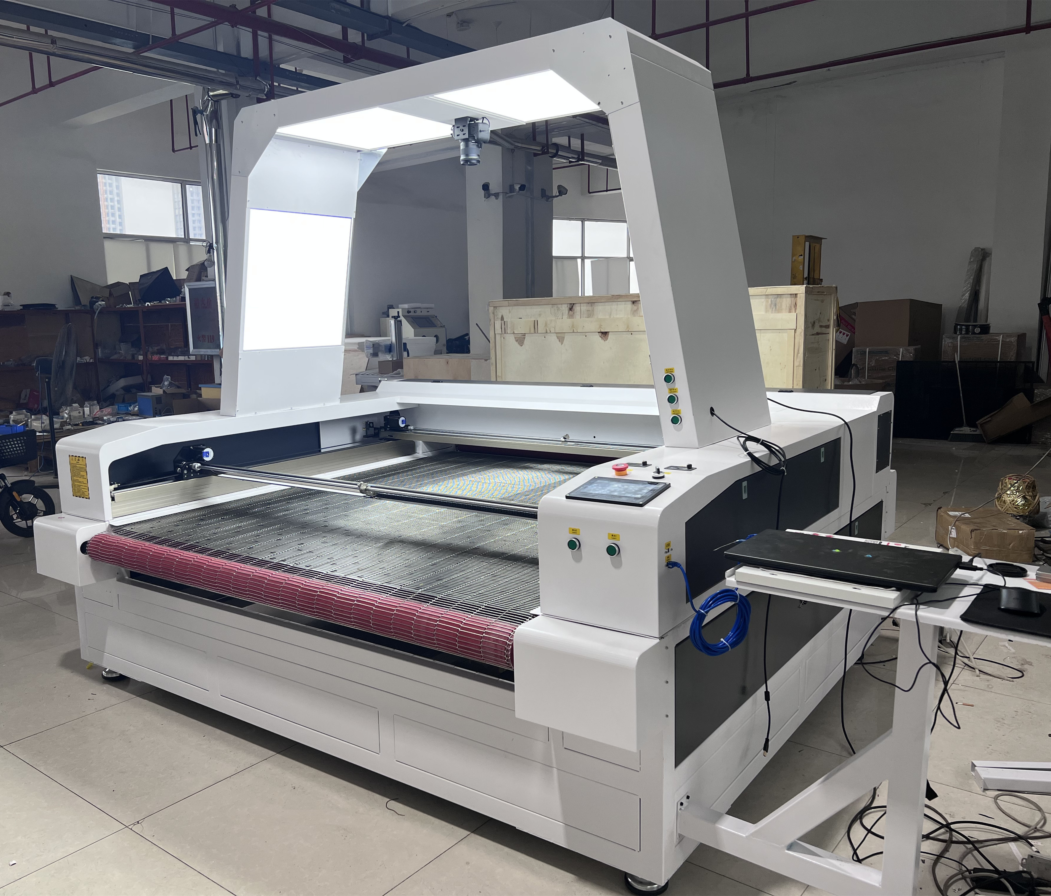 Auto Feeding T-shirt Fabric Cloth Dual Laser Heads 1820 Ccd Camera Co2 Laser Pattern Cutting Machine