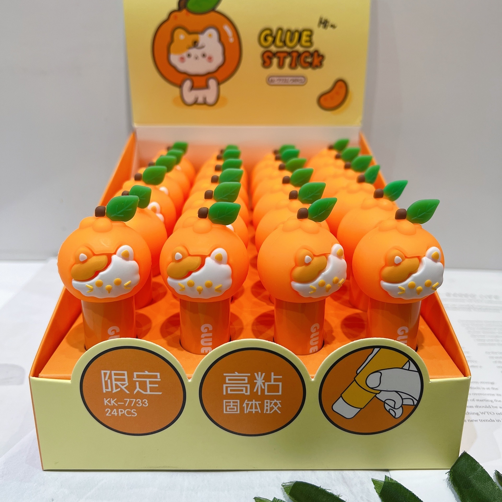 Crown monkey creative modeling high sticky speed dry solid glue stick handmade by students