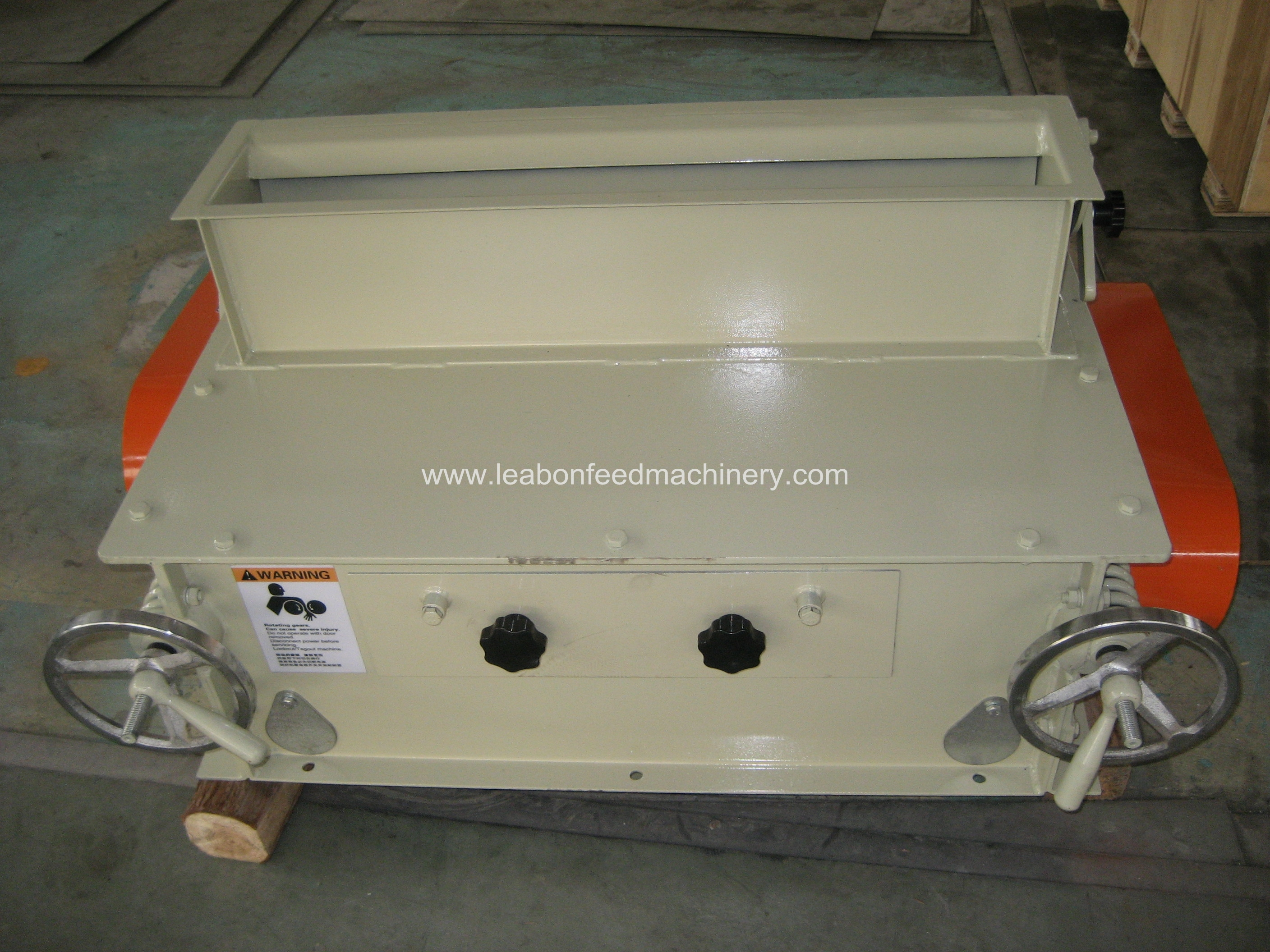 New Design SSLG Series Three-Roller Feed Pellet Crumble Machine Feed Pellets Crusher Machine