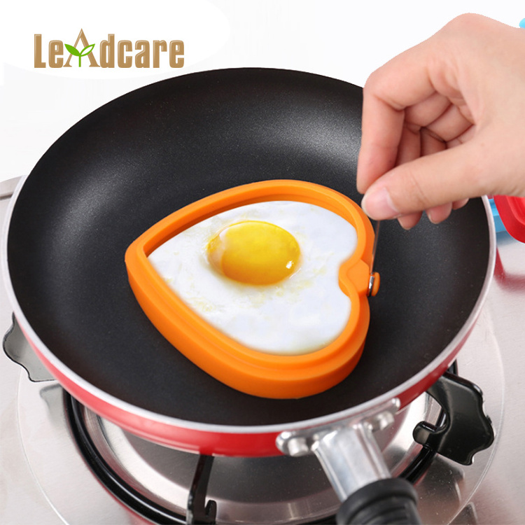 Good Selling BPA Free Heart Shape with Handle Silicone Fire Egg Ring Molds