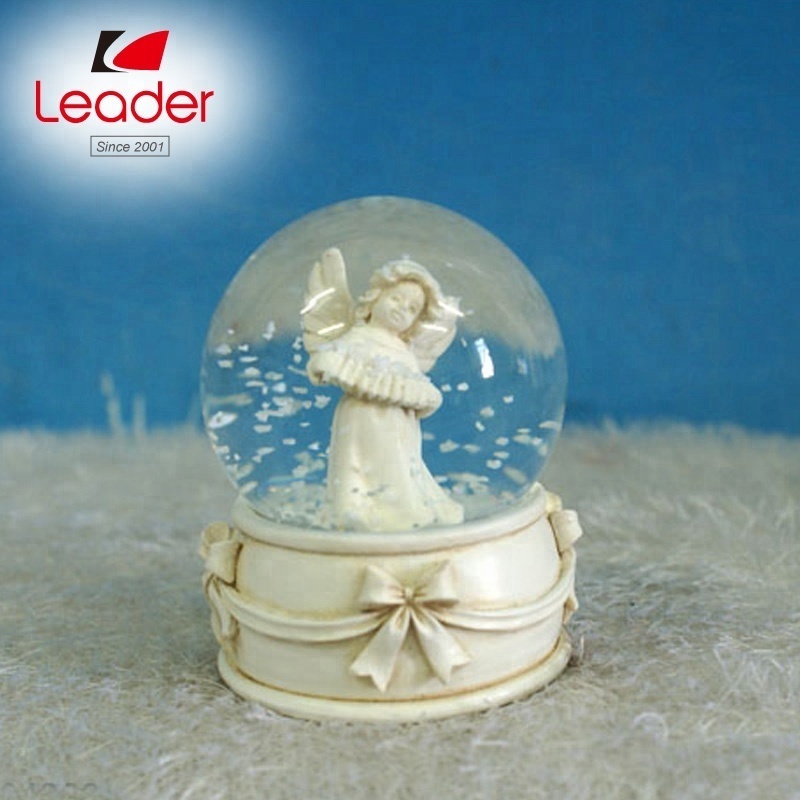 BSCI compliant factory Water Globe souvenir with Resin Angel Decoration,dancing couple snow globe