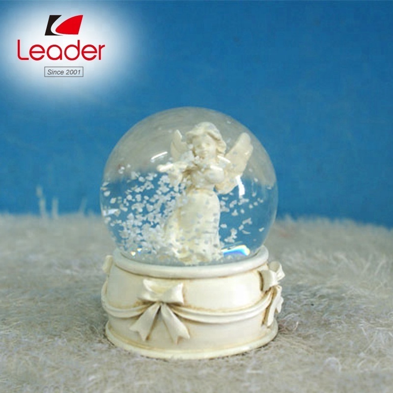 BSCI compliant factory Water Globe souvenir with Resin Angel Decoration,dancing couple snow globe