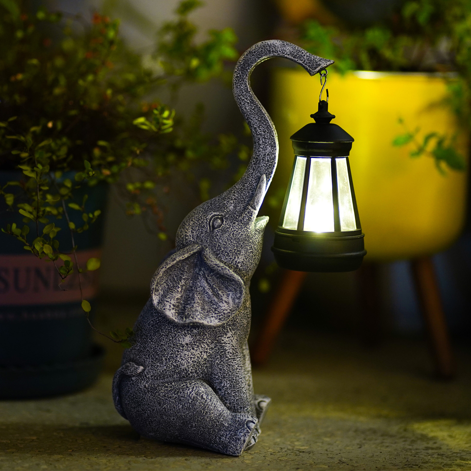 BSCI Factory Polyresin Solar Garden Elephant Statue with  Solar Lantern Light