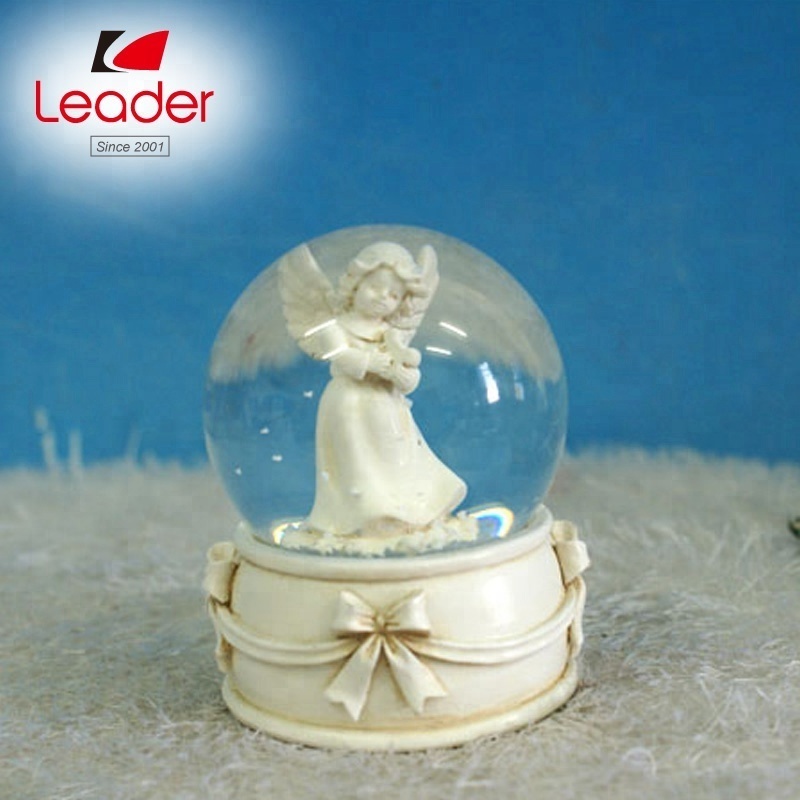 BSCI compliant factory Water Globe souvenir with Resin Angel Decoration,dancing couple snow globe