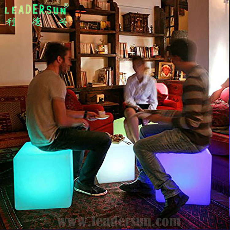 Intelligent Waterproof IP68 Light up Colorful 35cm 40cm 43cm 50cm 60cm Chair Remote Control Plastic LED Cube with Battery