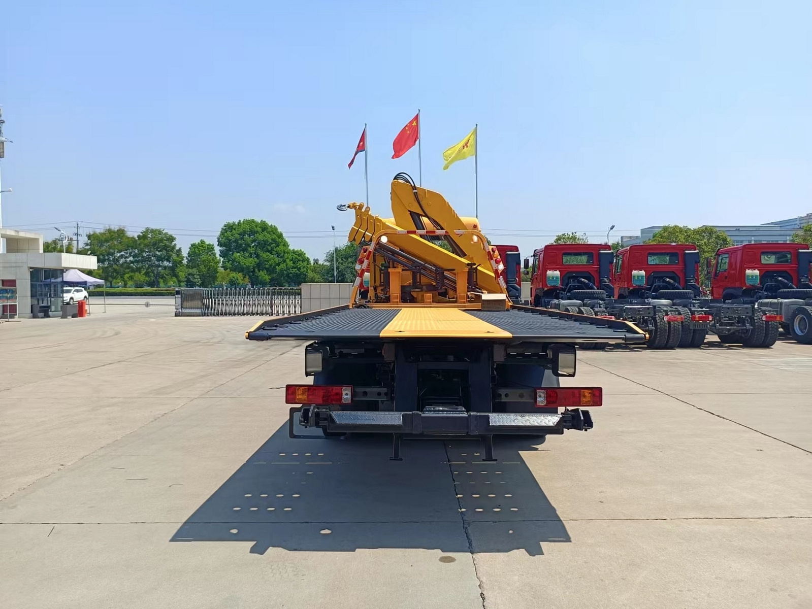 Wrecker Tow Truck 2024 New Sinotruk HOWO Light Truck Tipper Dump Trucks Mini 7Ton 8Ton 9Ton 10Ton