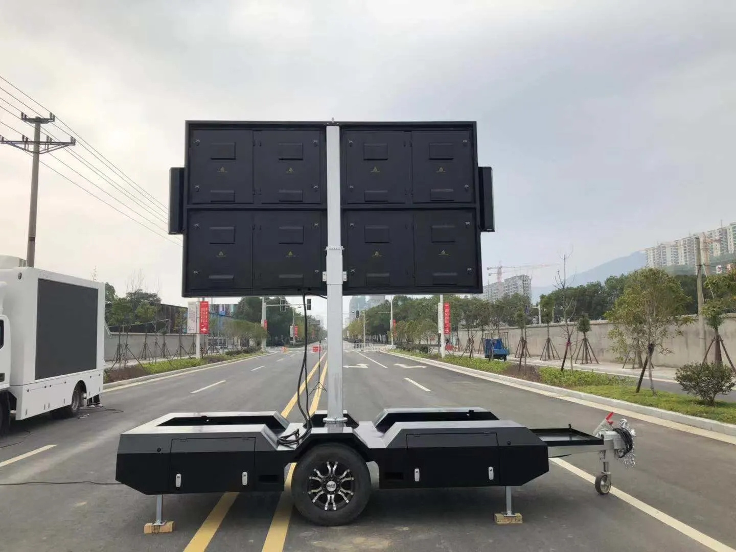 Outdoor mobile advertising vehicle trailer mounted truck led display billboard mobile potable led screen trailer