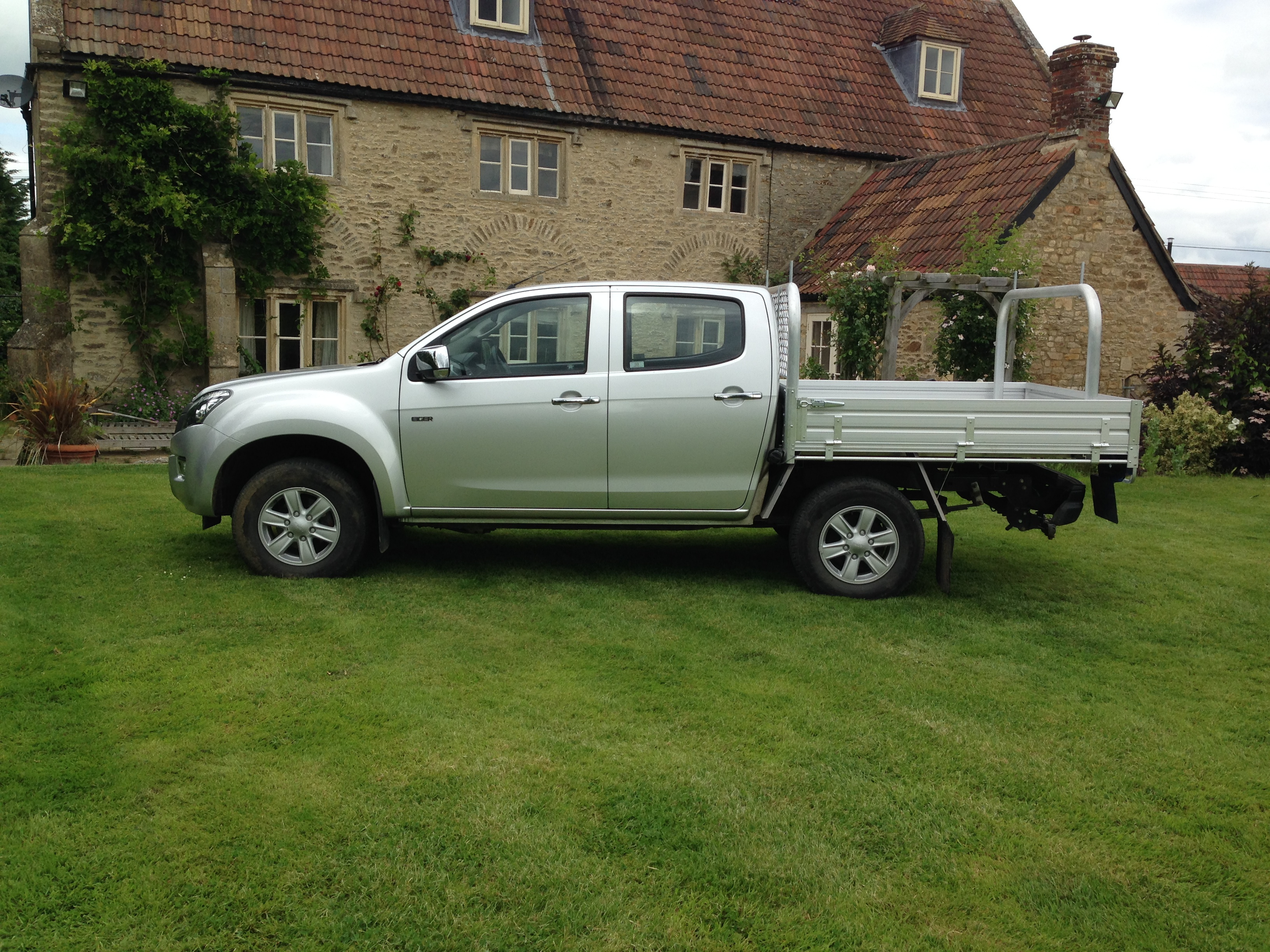 Dual/Single/Extra 4X4WD Cab Aluminum Ute Bed Tray  for Pickup Truck