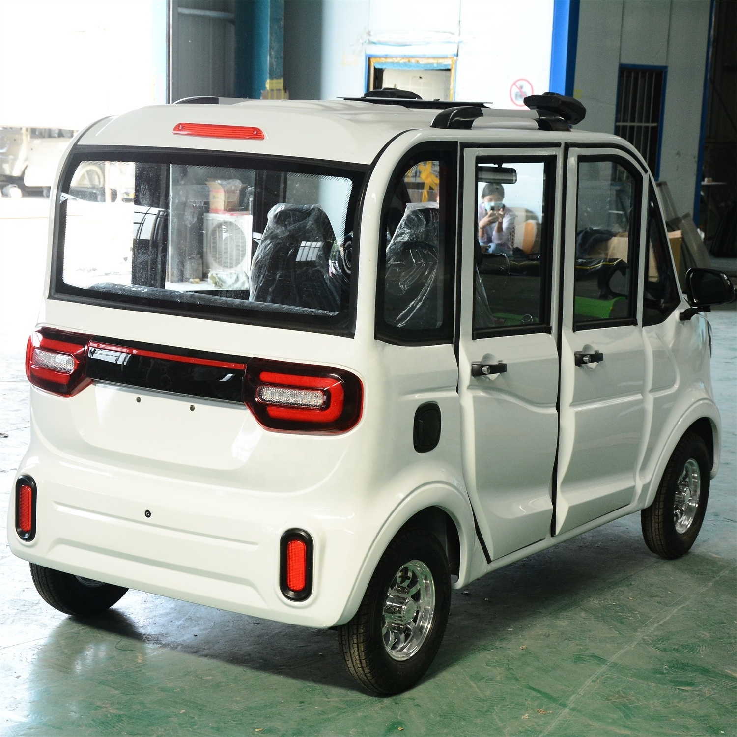 2022 New professional Left / right rudder NEW Hybrid Power Professional Cheap 4 Wheels 4 Seat 5 Doors Solar Electric Car