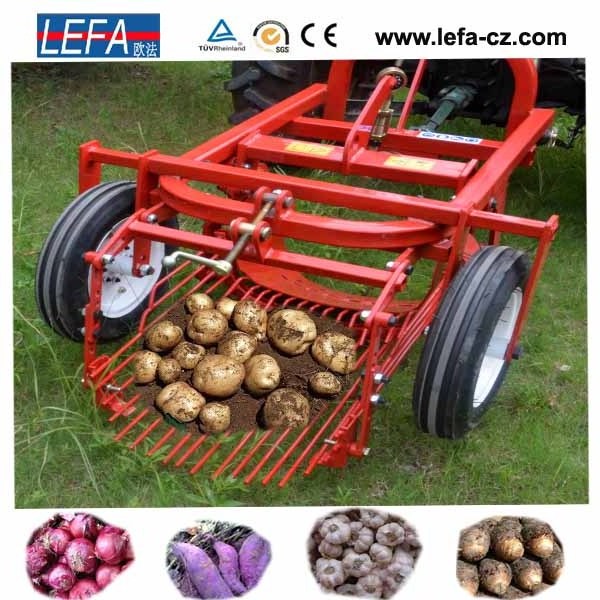 Agricultural mini tractor PTO drive 3-point hitch small potato harvester potato digger