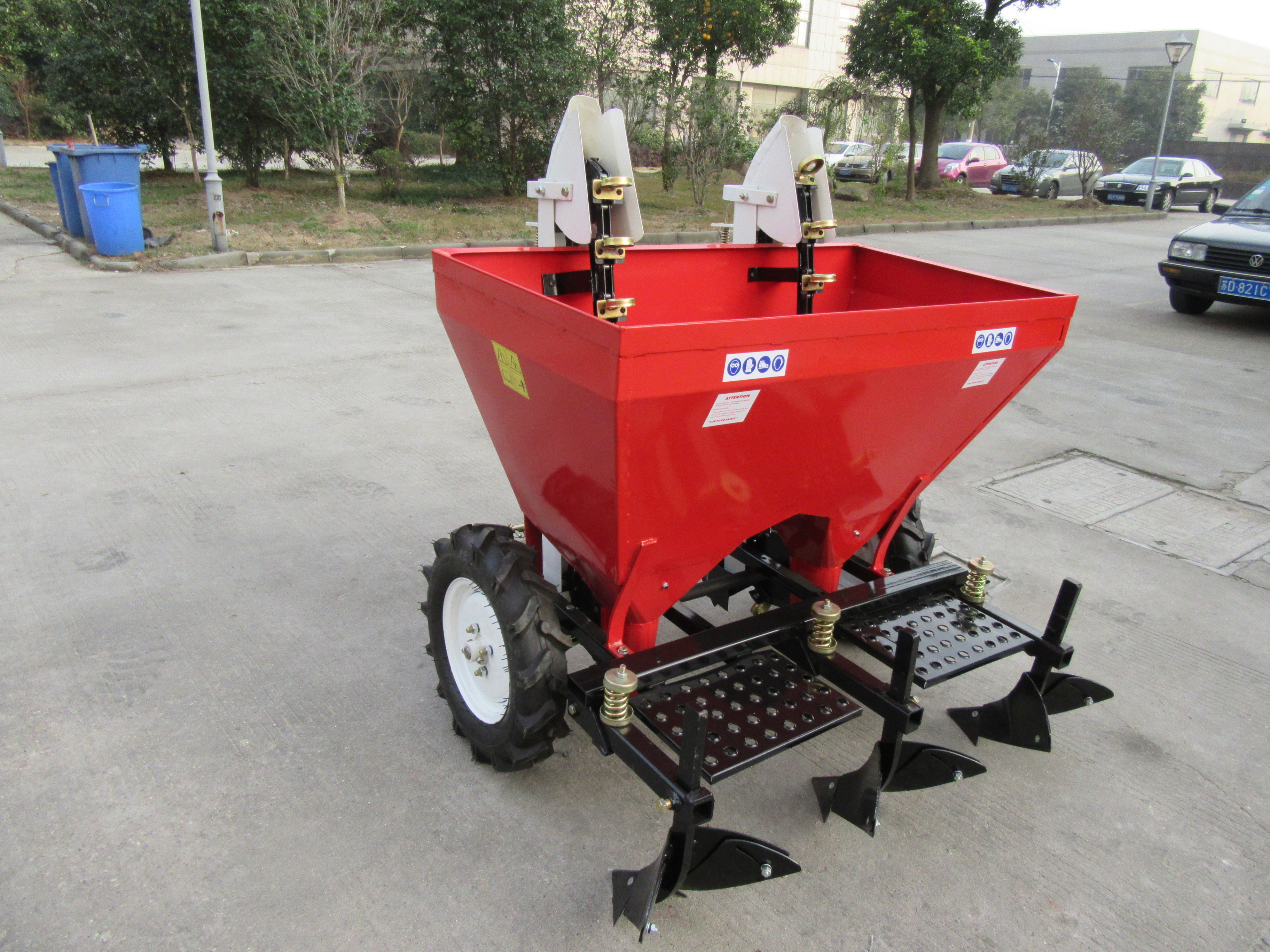 2 rows tractor use potato planter with CE