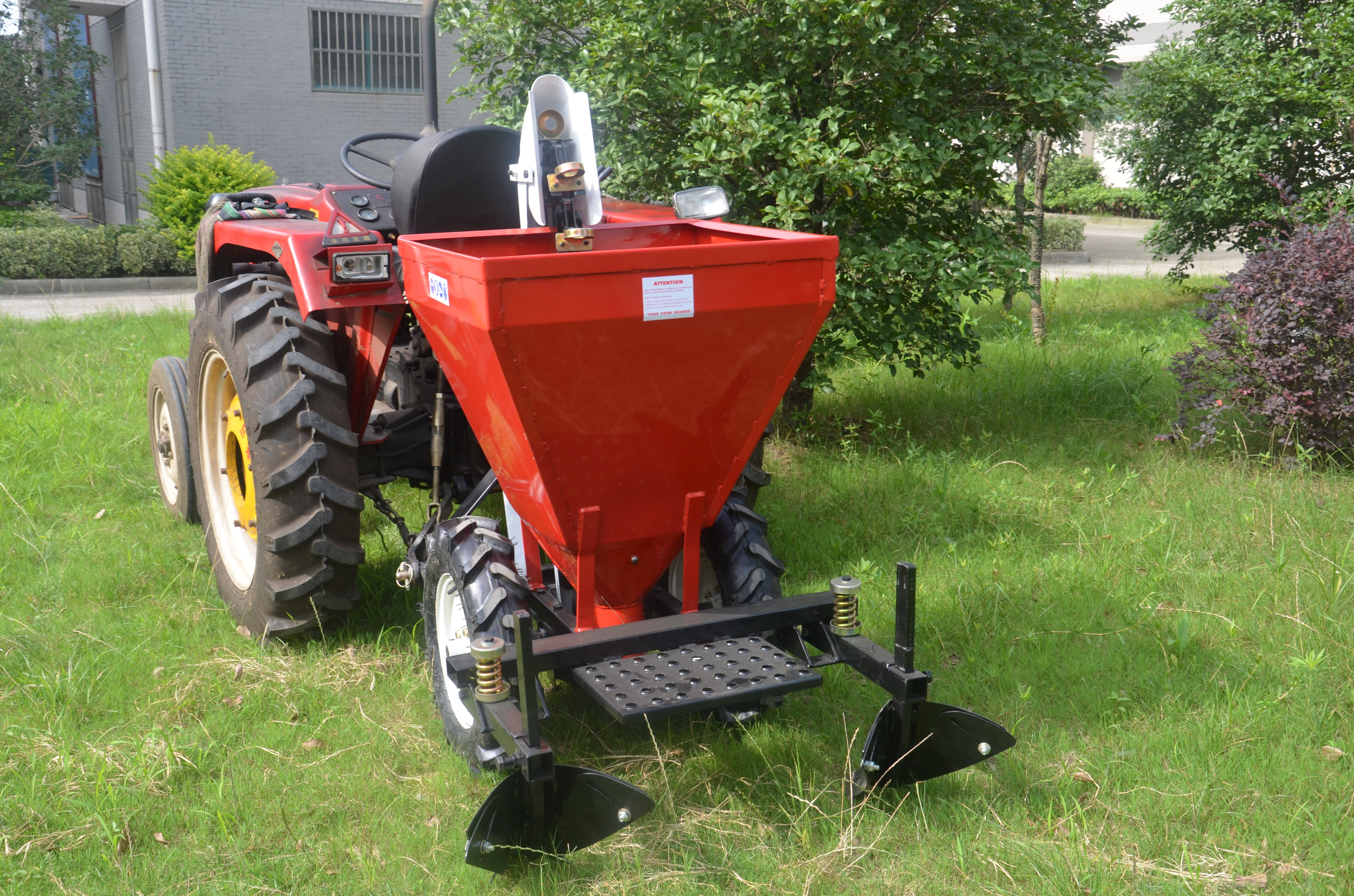 Farm tractor 3 point hitch mini  potato planter machine potato planter with CE