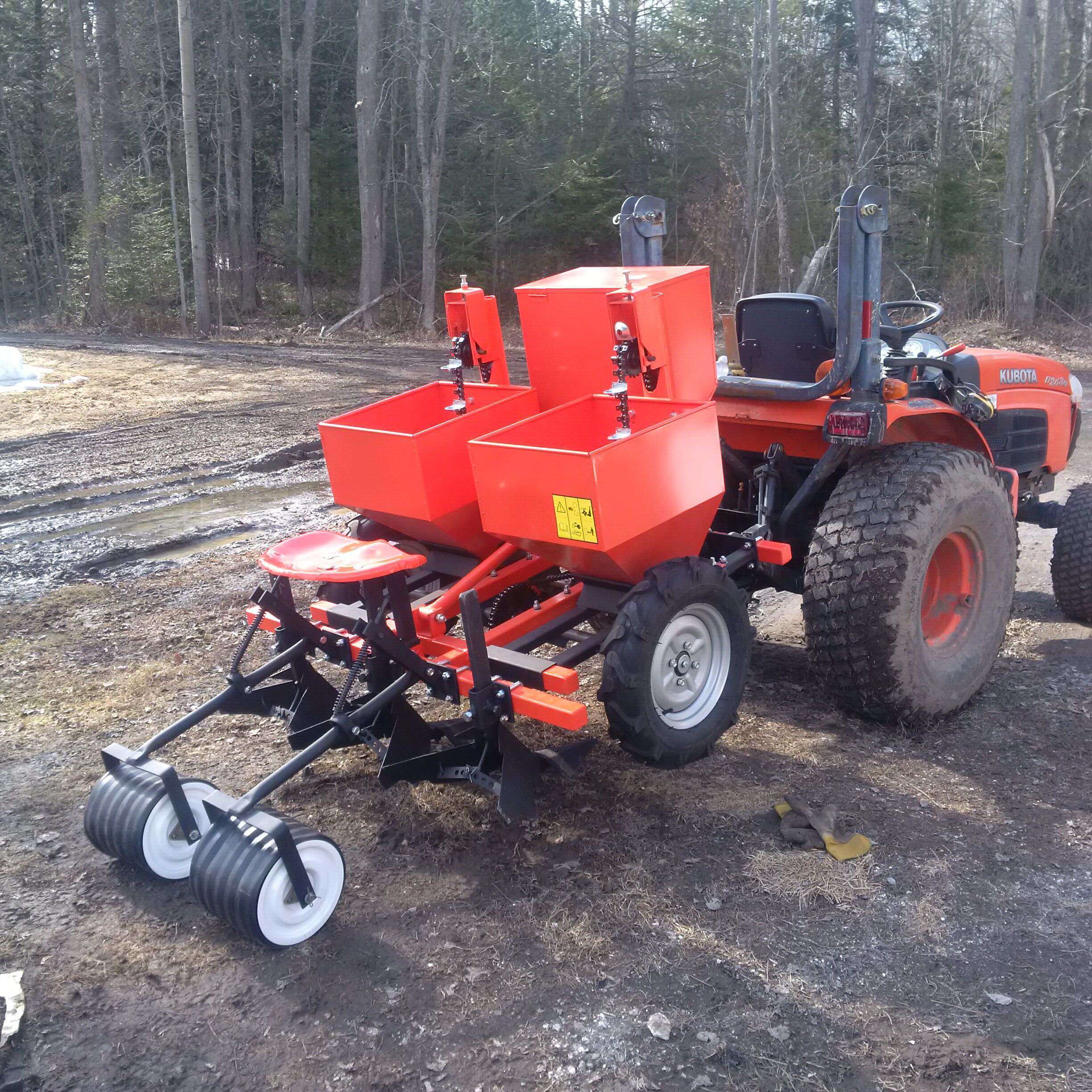 Tractor mounted 3 point Potato planter  machines double rows potato seeder for sale