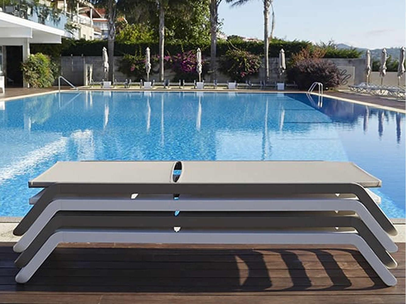 Swimming pool side sunbed furniture garden aluminum sun loungers