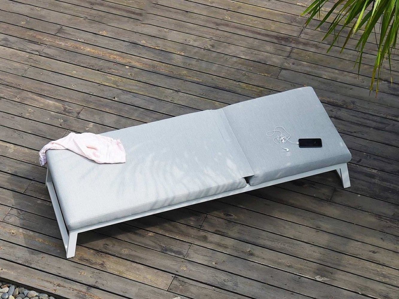 Swimming pool side sunbed furniture garden aluminum sun loungers