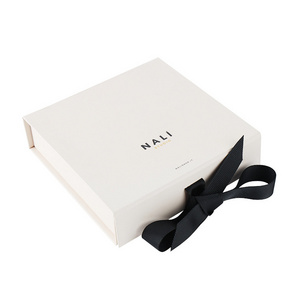 Custom Logo Printing Luxury Apparel Packaging Boxes Paperboard Underwear White Matte Magnetic Gift Box with Ribbon