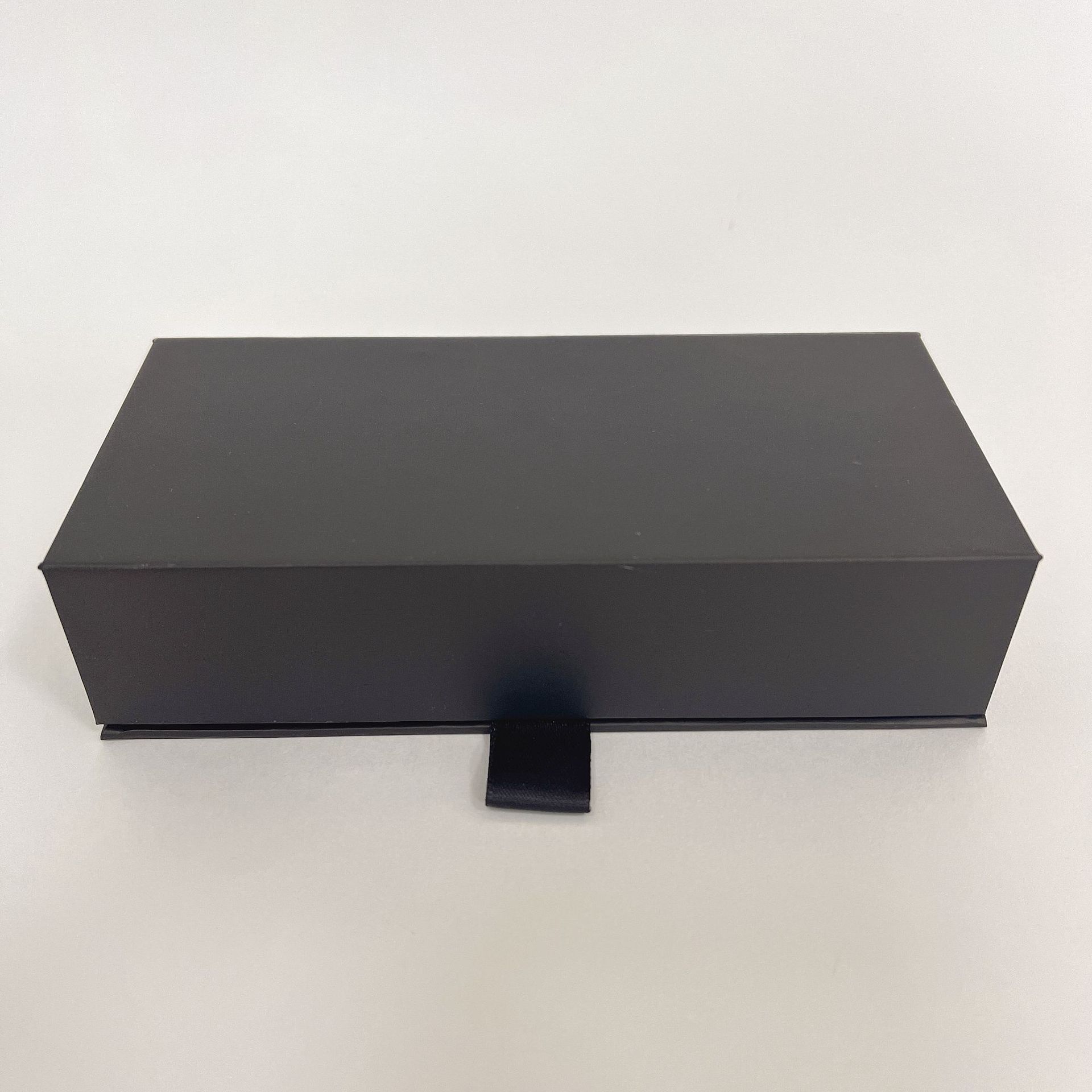 Custom Luxury Matte Black Lamination Perfume Lotion Rigid Cardboard Paper Gift Packaging Box Magnetic Box with Foam Insert