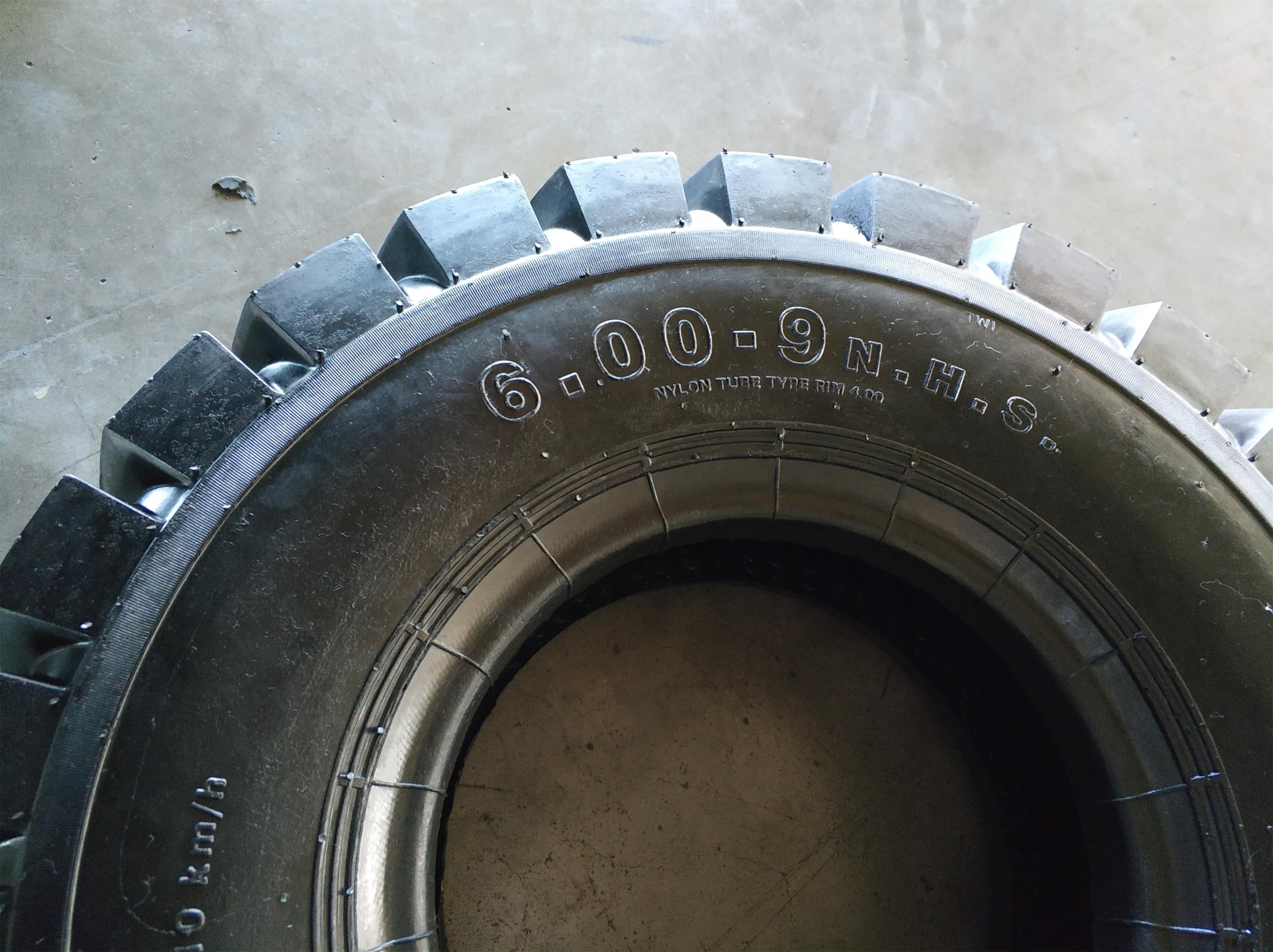 Hot sale forklift pneumatic tyres 6.00-9