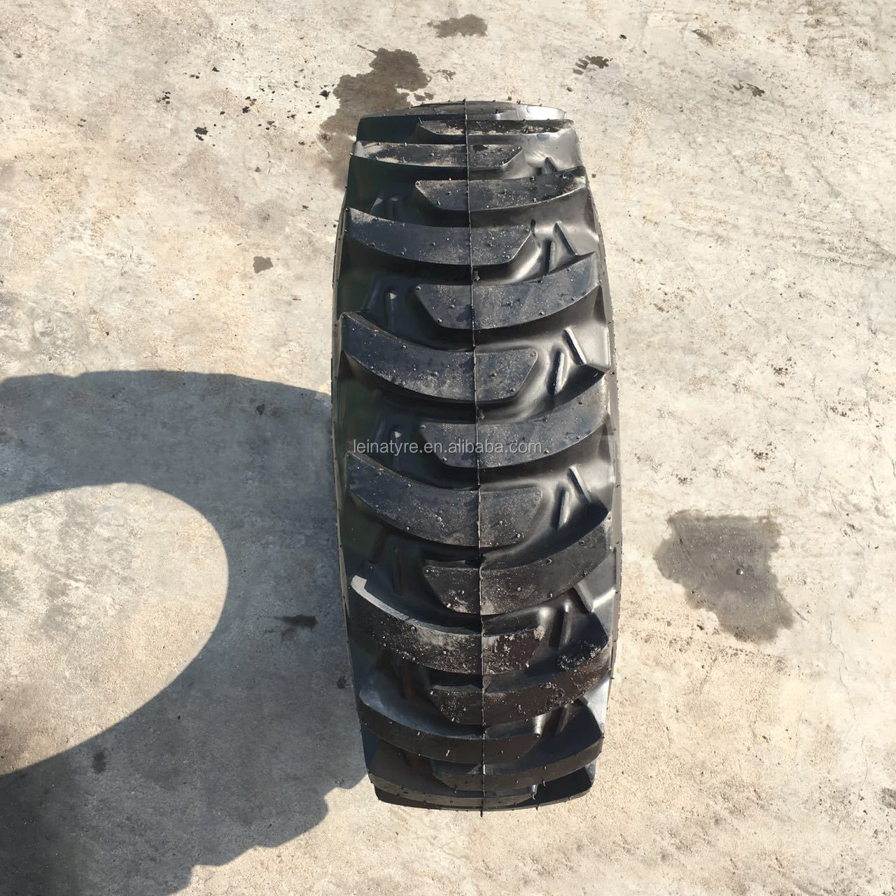 China Manufacturer Mini Tractor Backhoe Loader tire 25*8.50*14 15*19.5 19.5L*24 Mining truck tyre