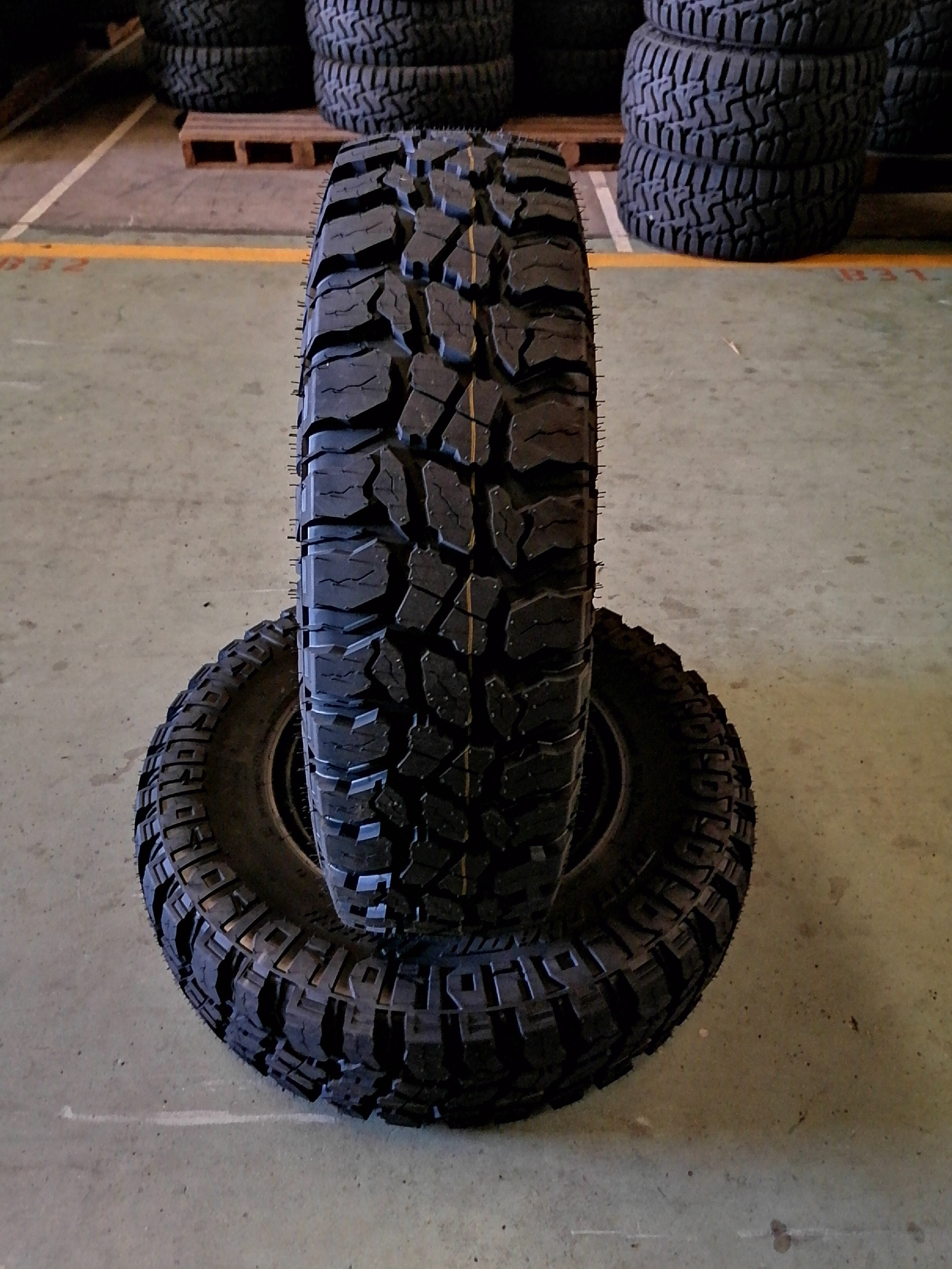 mud tire LT265/75R16 LT285/75R16 LT305/70R16 off the road PCR tire all terrain whole road XT AT RT tyre