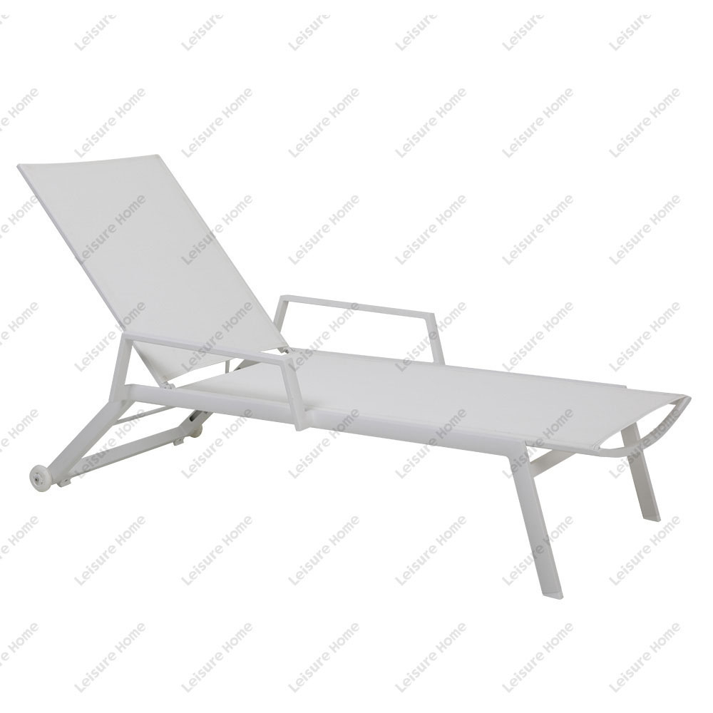 Luxury Design Hotel Poolside Relax Lounge Chair Wheels Flat Llying Lounge Alum Director Lounge Relaxing Chair With Armrest