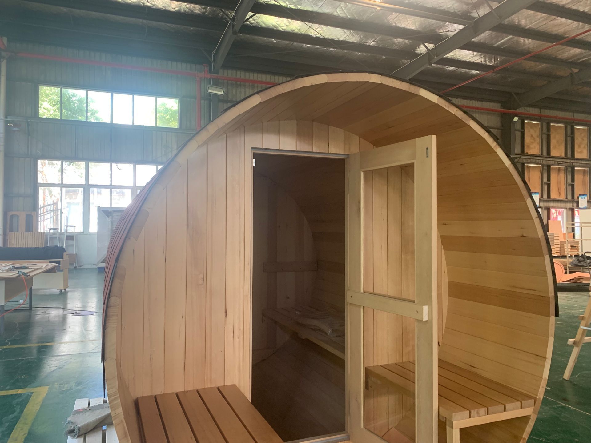 OEM ODM Outdoor Barrel Sauna Rooms Hemlock Traditional Harvia Stove Heater Sauna Wholesale Spa Room Sauna Capsule for 5-6 Person