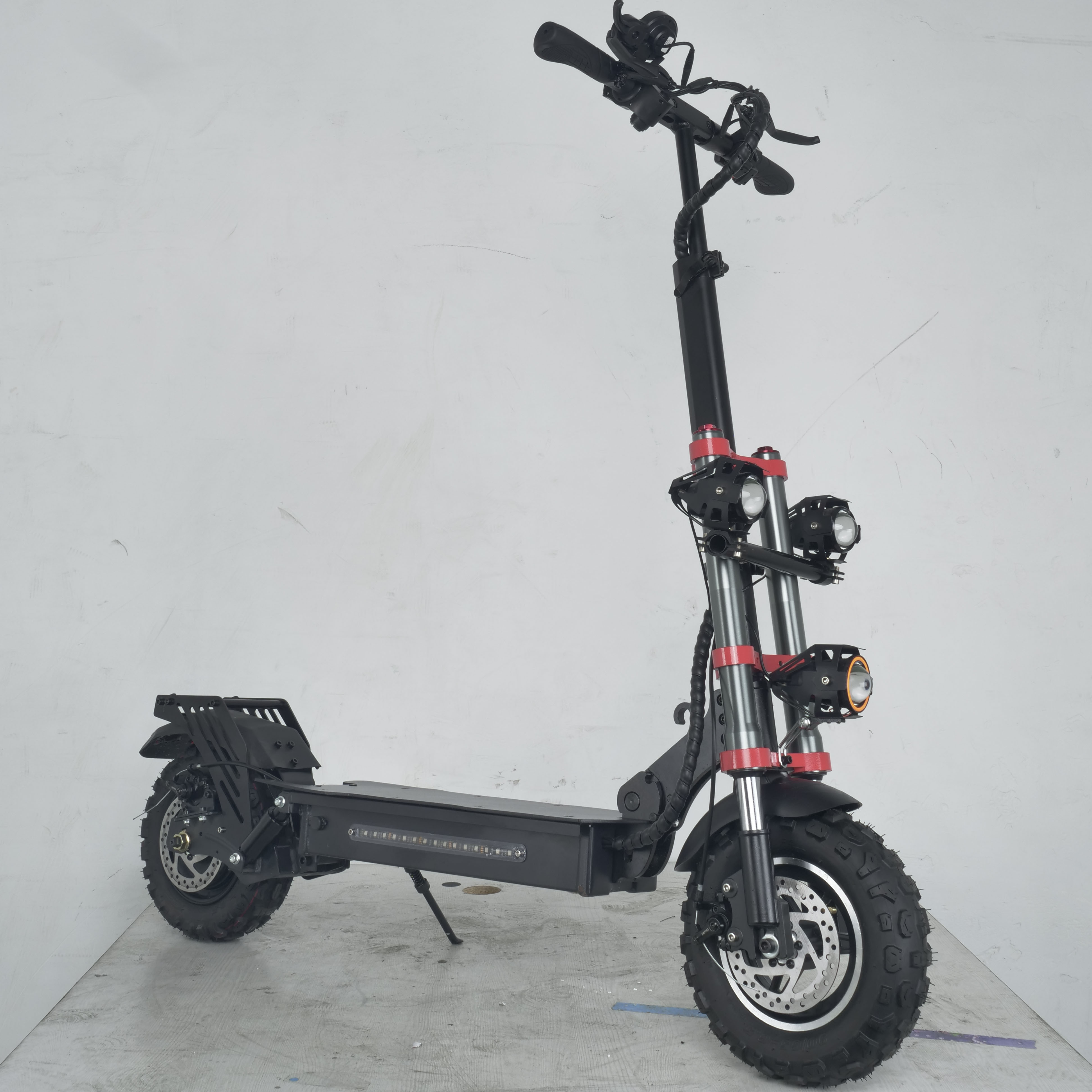 High Speed Powerful Adult 5600W Foldable Adult Electric Kick Scooter 100Km/H Climbing 40 Degree